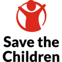 Das Bild zeigt ein Logo, bestehend aus der roten Silhouette eines Kindes mit ausgestreckten Armen in einem roten Kreis, begleitet vom Text „Save the Children“ in schwarzer Schrift.