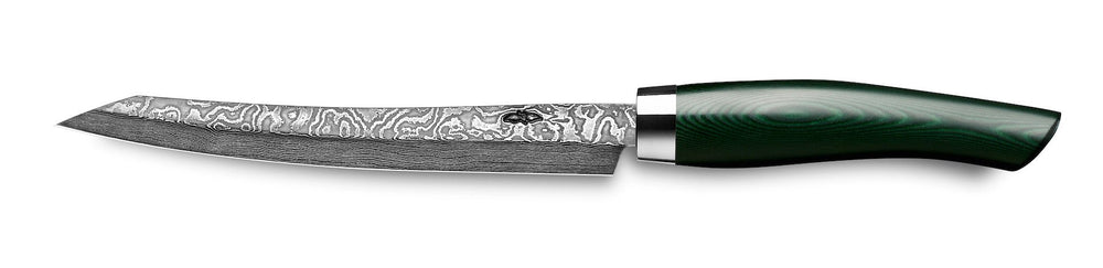 Ein Nesmuk Exklusiv C100 Slicer 160 Damaststahlmesser mit gemusterter Klinge und dunkelgrünem, konturiertem Griff isoliert auf weißem Hintergrund.