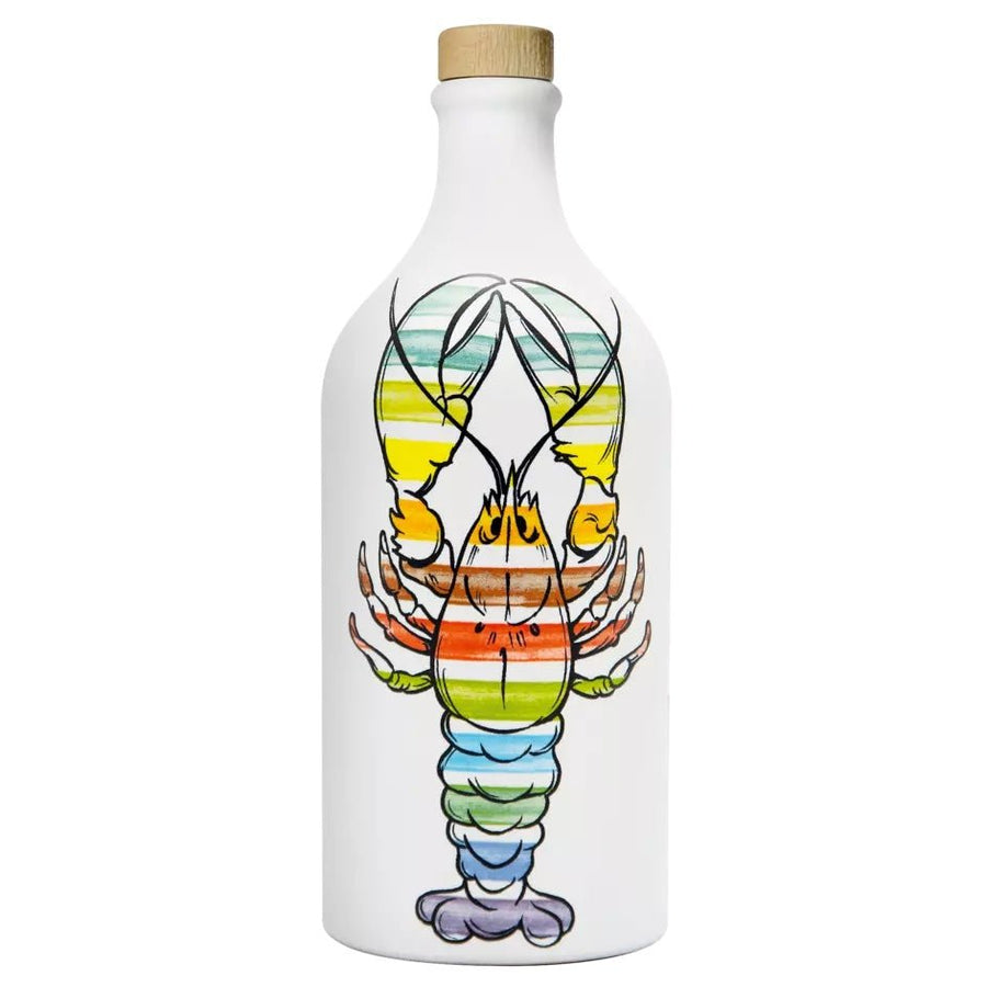 Eine dekorative Flasche Muraglia Olivenöl in der Tonflasche *maritim - Hummer* extra vergine mit aufgedrucktem abstraktem Design, einem Zusammenspiel aus bunten Formen und Linien, verschlossen mit einem Holzstopfen.