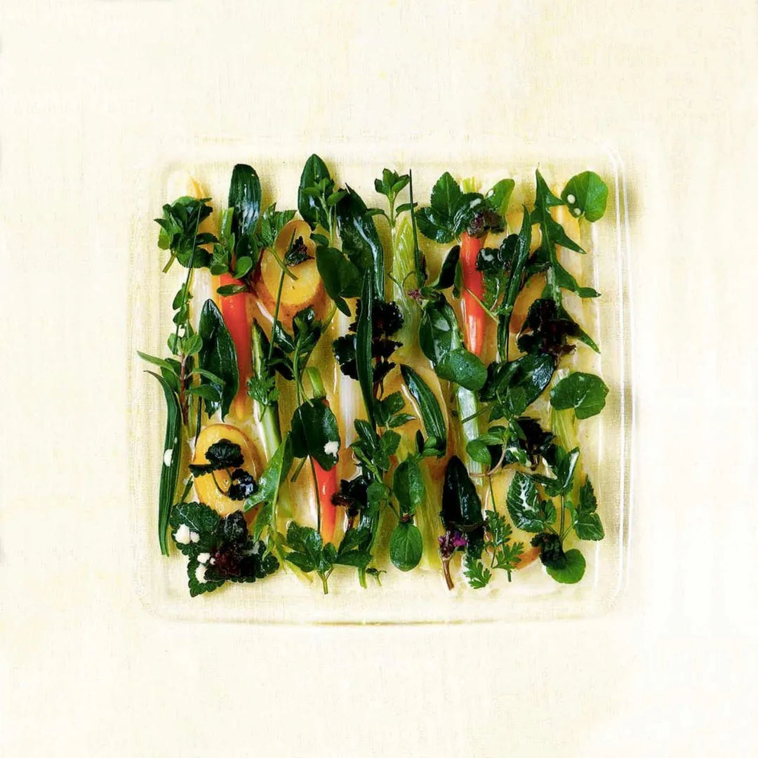 Wiesenkräuter-Salat mit Dressing und Frühlingsgemüse - Sylter Manufaktur Johannes King