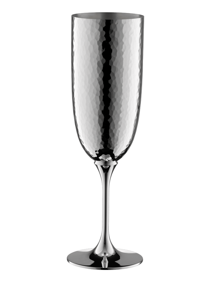 Martelé Champagnerkelch aus Silber mit handgehämmerter Oberfläche, freigestellt