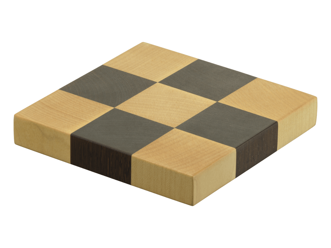 Tic Tac Toe Brett aus Ahorn und Wengé mit neun Feldern von Robbe & Berking