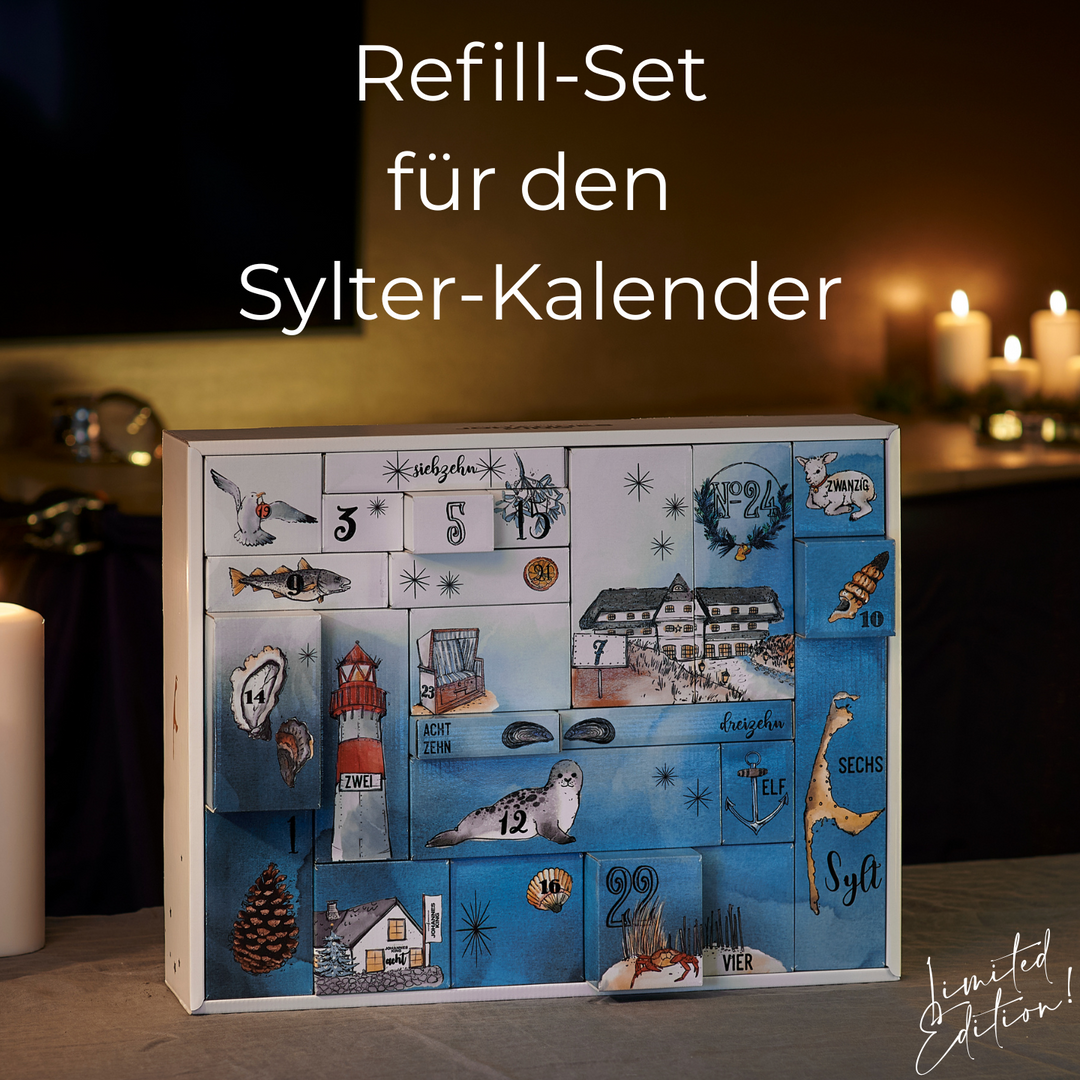 Das *Nachfüll-Set* Sylter Adventskalender (2025) der Sylter Manufaktur Johannes King bietet nummerierte Fächer mit Leuchtturm, Seehund, Haus und Schneemotiven - perfekt zum Nachfüllen Ihres Sylter Themenkalenders.