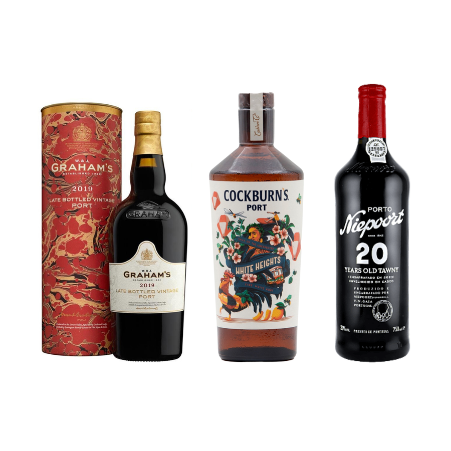 Das Portwein-Set *Trio* von Johannes King zeigt drei Portweinflaschen nebeneinander, jede mit einzigartiger Verpackung und Etikett.