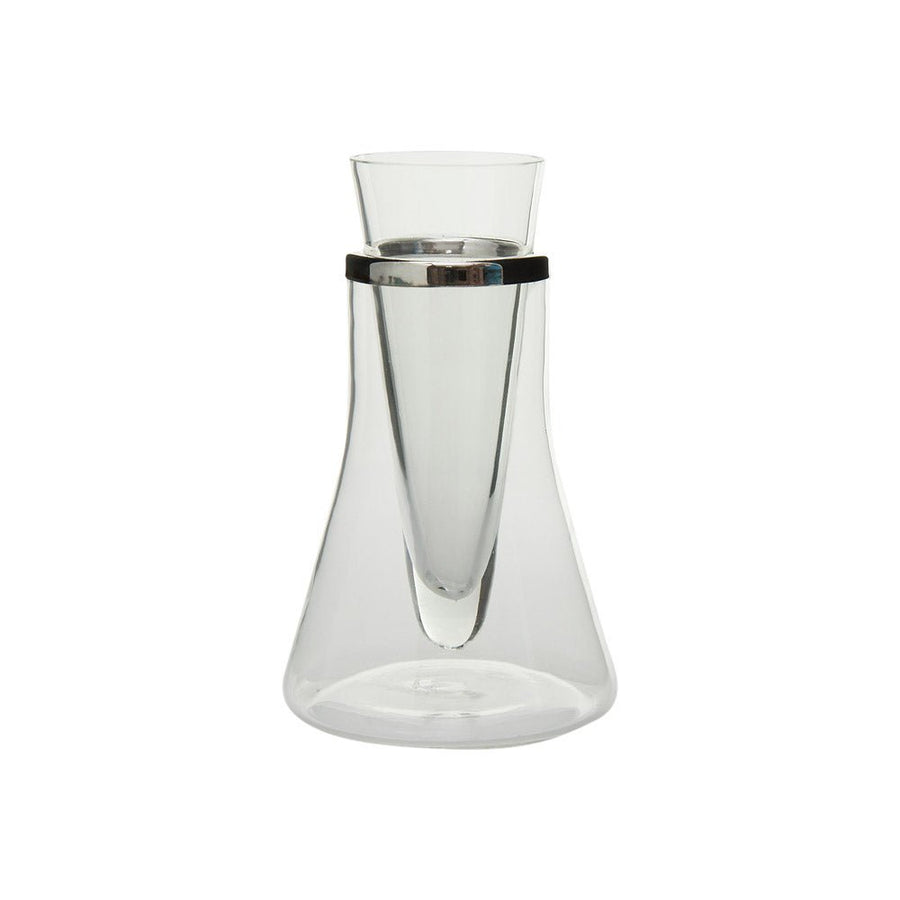 Transparentes Caviar House & Prunier Refresher Vodkaglas aus Glas mit konischem Design und einem Metallband an der Oberseite, perfekt für hochwertige Spirituosen.