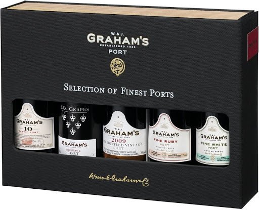 Eine verpackte Auswahl von Graham's Portweinen mit verschiedenen Sorten, darunter Graham's Six Grapes, 10-Year Tawny, 2003 Vintage, Fine Ruby und Fine White.