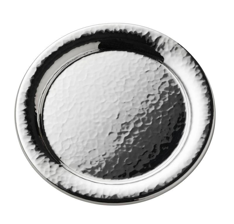 Eine runde, gehämmerte Metallschale von Robbe & Berking mit spiegelnder Oberfläche, perfekt für elegantes Anrichten, isoliert auf weißem Hintergrund.