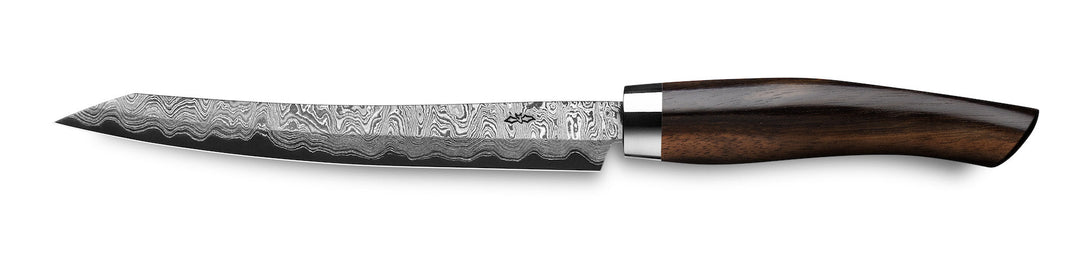 Ein Nesmuk Exklusiv C150 Slicer 160 Küchenmesser aus Damaststahl mit Holzgriff auf weißem Hintergrund.