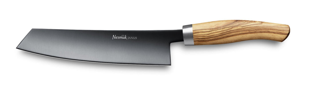 Ein Nesmuk Janus Kochmesser 180 mit DLC-beschichteter Klinge und Holzgriff auf weißem Hintergrund.
