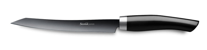 Ein elegantes Nesmuk Janus Slicer 160 Messer mit gebogener Klinge und schwarzem Griff auf weißem Hintergrund.