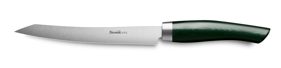 Nesmuk Soul Slicer 160 Küchenmesser aus Edelstahl mit schwarz-grün gemustertem Griff auf weißem Hintergrund.