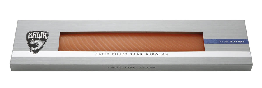 Ein verpacktes Balik Filet Tsar Nikolaj Airport-Produkt von Caviar House Prunier, mit Angabe seiner Herkunft aus Norwegen.