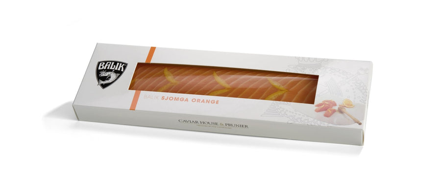 Verpackt ist Balik Sjomga Orange in einer weißen Schachtel mit transparentem Sichtfenster. Markenname: Caviar House Prunier