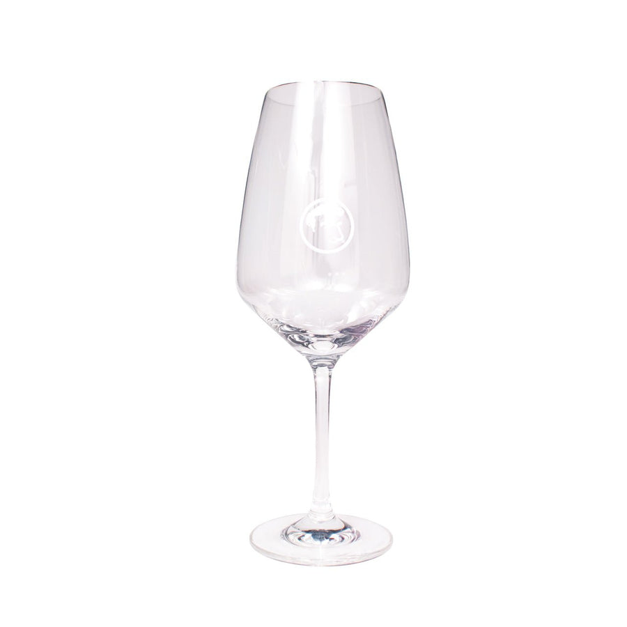 Ein leeres Kings Weißweinglas von Zwiesel 1872 isoliert auf weißem Hintergrund.