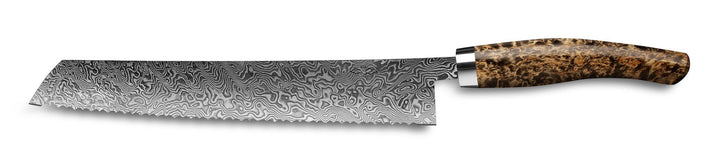 Ein Nesmuk Exklusiv C90 Brotmesser 270 mit gemusterter Klinge und Wurzelholzgriff isoliert auf weißem Hintergrund.