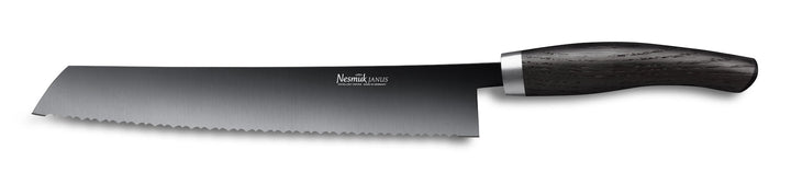 Gezahntes Nesmuk Janus Brotmesser 270 mit schwarzem Griff auf weißem Hintergrund.