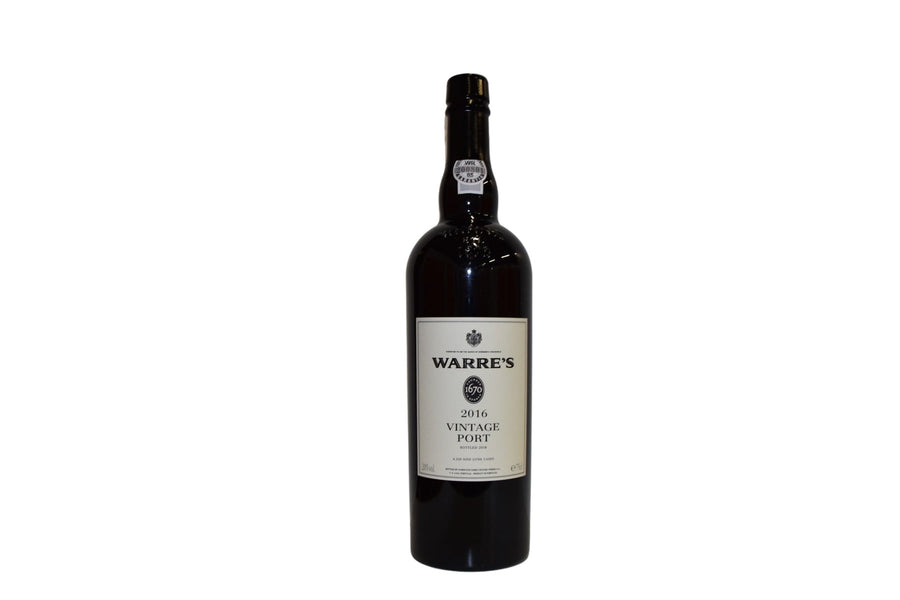Eine Flasche Warre's Vintage 2016 0,75l Portwein vor weißem Hintergrund.