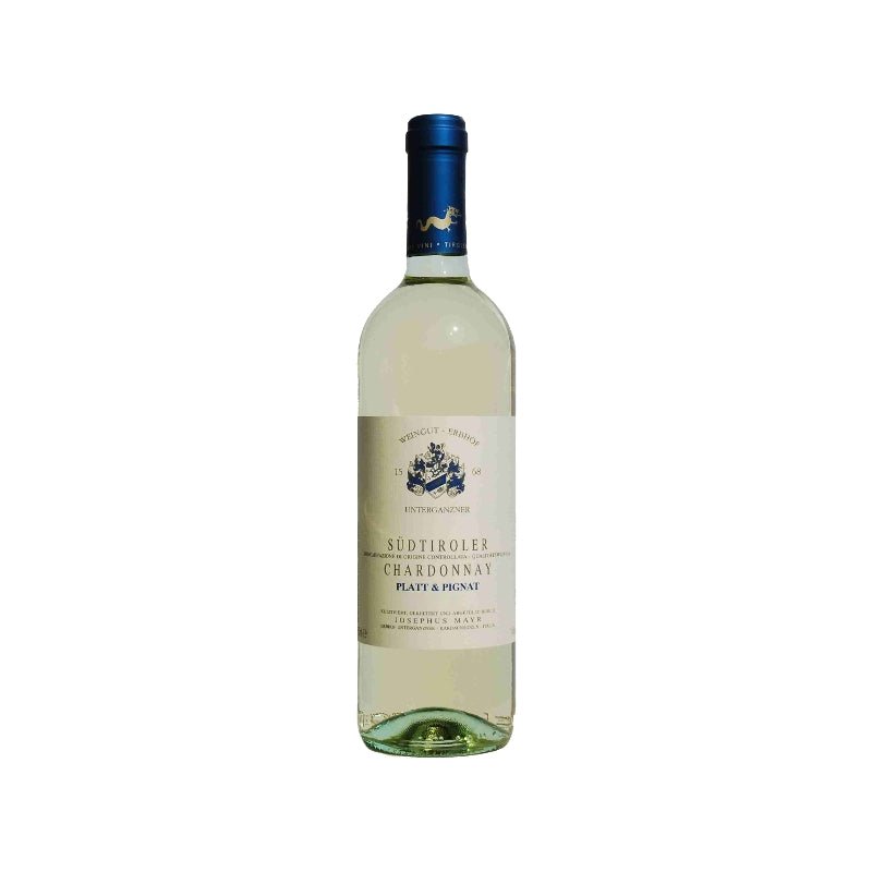 Eine Flasche Südtiroler Chardonnay Platt & Pignat DOC 2019 Wein von Erbhof Mayr-Unterganzner isoliert auf weißem Hintergrund.