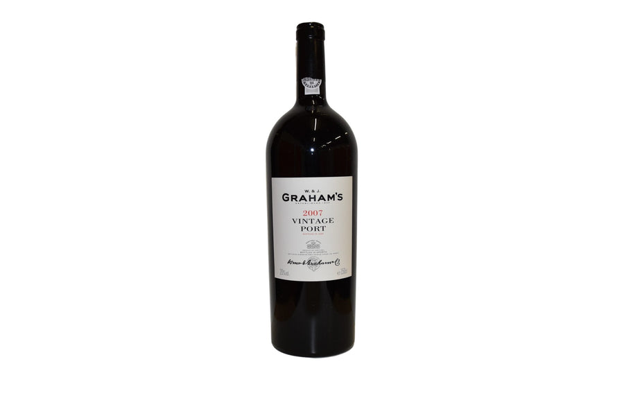 Eine Flasche Graham's Magnum Vintage 2007 1,5l Portwein auf einem schlichten weißen Hintergrund.