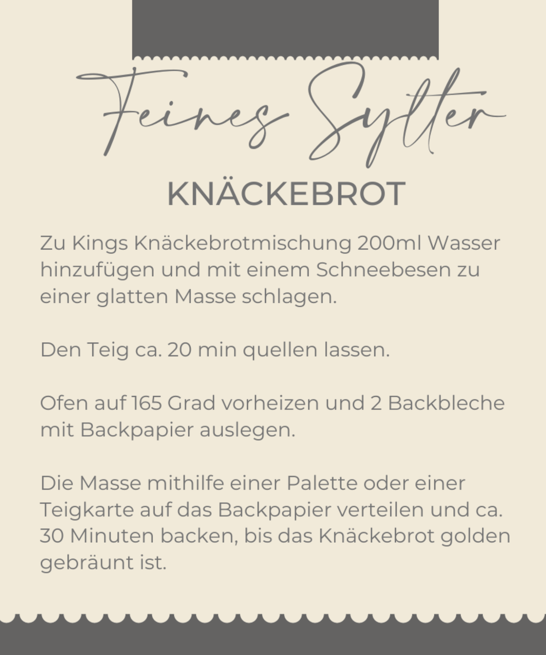 Das Bild zeigt eine Rezeptkarte bzw. Kochanleitung auf Deutsch für „Knäckebrotmischung“, eine Knäckebrotsorte der Sylter Manufaktur. Der Text enthält Schritte für