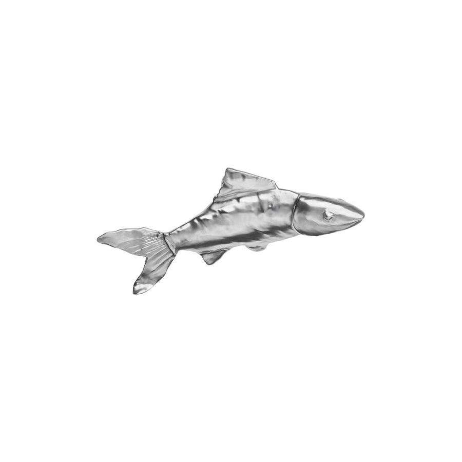 Eine monochrome Darstellung eines Fisches, wahrscheinlich beim Schwimmen vor weißem Hintergrund, geschaffen von Hering Berlin Hering Polite Silber.