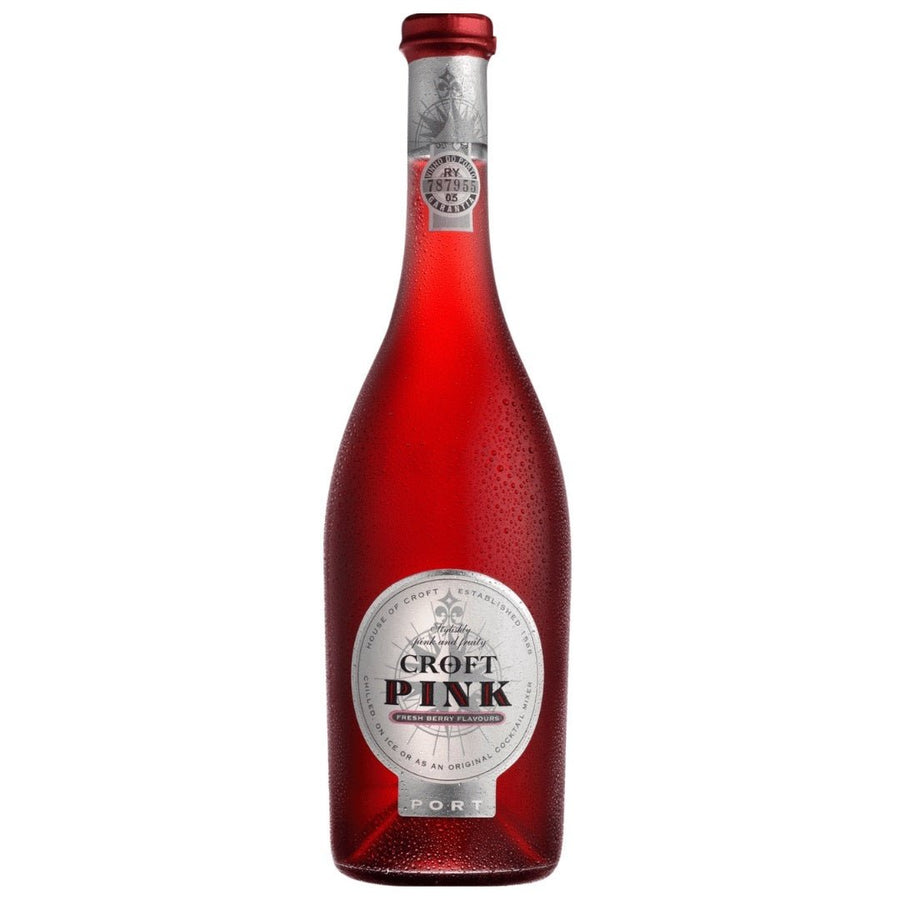 Transparente rote Flasche Croft Pink Port mit Kondensation, vor weißem Hintergrund.