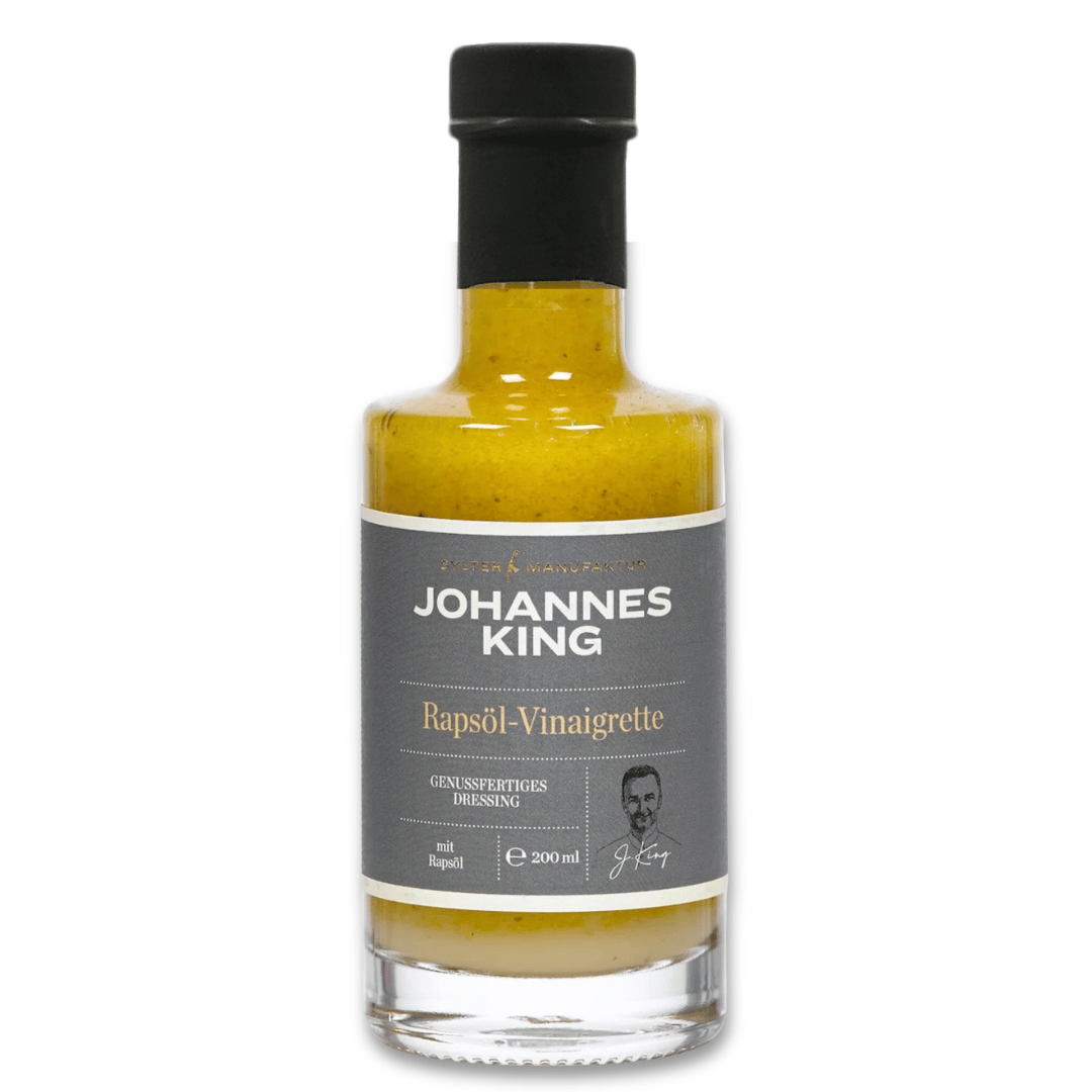 Eine Flasche Sylter Manufaktur Johannes King Vinaigrette-Quartett auf weißem Hintergrund.